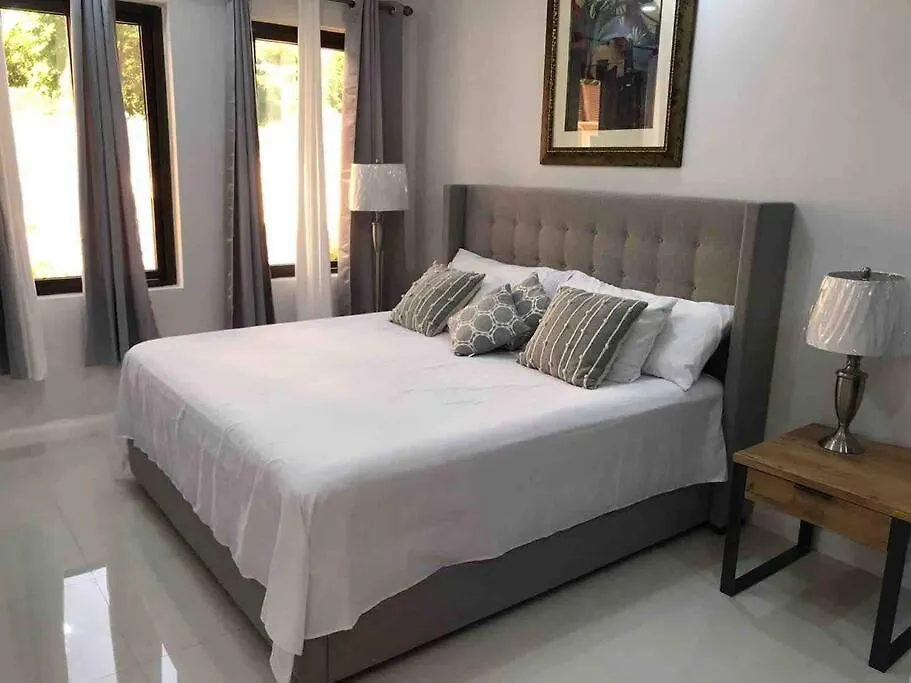 Sun Shine Luxury Villas 2 Bedroom Pool & Gym Ocho Rios St Ann 0*,