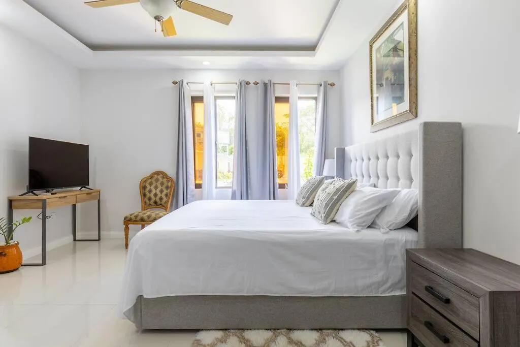 Sun Shine Luxury Villas 2 Bedroom Pool & Gym Ocho Rios St Ann 0*,  Jamaica