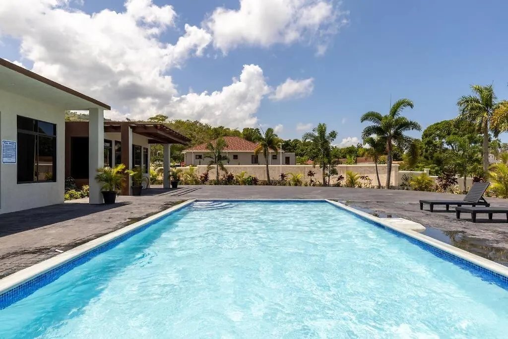 Sun Shine Luxury Villas 2 Bedroom Pool & Gym Ocho Rios St Ann