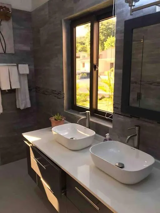 Sun Shine Luxury Villas 2 Bedroom Pool & Gym Ocho Rios St Ann
